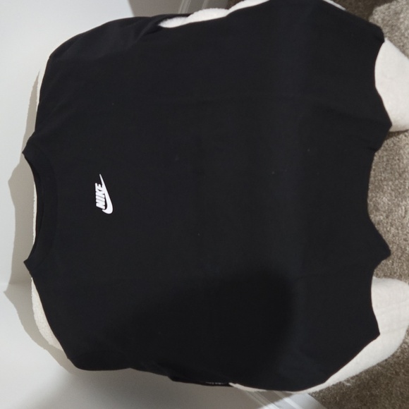 Brand new Nike Air T shirt available Large fit. - Picture 1 of 3